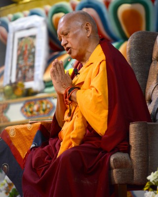 Lama Zopa Rinpoche Continues Golden Light Sutra Lung at Australia Retreat
