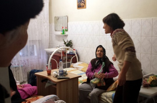 Students from Grupul de Studiu Buddhist White Tara visit a home for seniors and bring gifts, Romania, December 2014. Photo courtesy of Thubten Saldron.