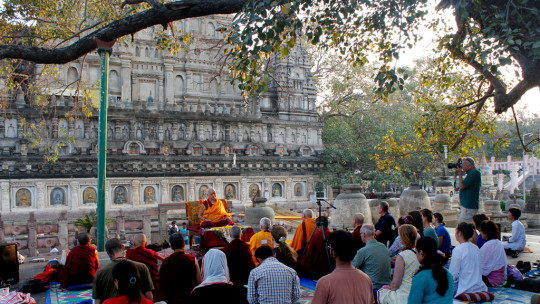 Lama Zopa Rinpoche giving the oral transmission of the Vajra Cutter Sutra at the Mahabodhi Temple, Bodhgaya, India, March 2015. Photo by Ven. Lobsang Sherab.