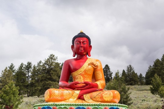 Amitabha Buddha statue at Buddha Amitabha Pure Land, Washington, USA. Photo by Chris Majors.