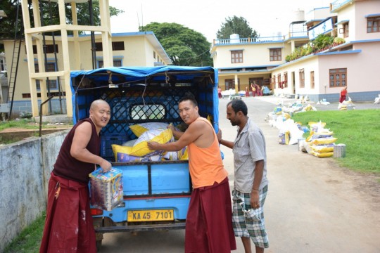 Without support from the Sera Je Food Fund, the monks of Sera Je Monastery would have to struggle to adequately feed themselves when the monastery closes for Summer break. 