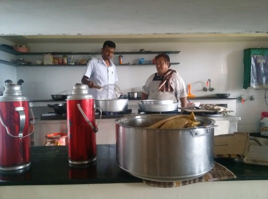 A Choe Khor Sum Ling student volunteering in the kitchen during retreat, Gyume Tantric Monastery, Hunsur, India, October 2015. Photo courtesy of Choe Khor Sum Ling.