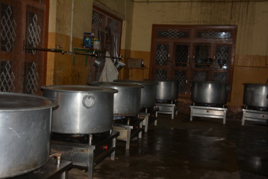 Giant pots were needed to prepare so much rice. 