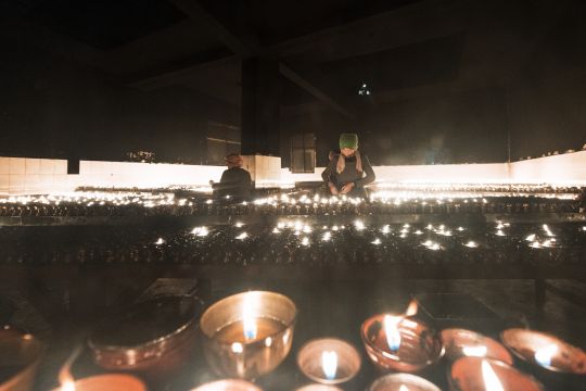Offerings of lights on Lama Tsongkhapa Day (Ganden Ngamchoe), Lhasa, Tibet. Photo by Matt Lidén (mattlinden.co.uk).