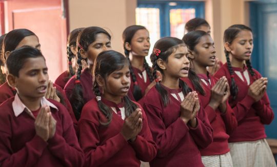 maitreya-students-chanting-for-ling-rinpoche-bodhgaya-india-20180112