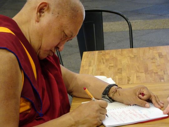 Lama-Zopa-Rinpoche-Khadro-la-Khen-Rinpoche-Geshe-Chonyi-Ven-Roger-Kunsang-LLPuja-Kopan-201904