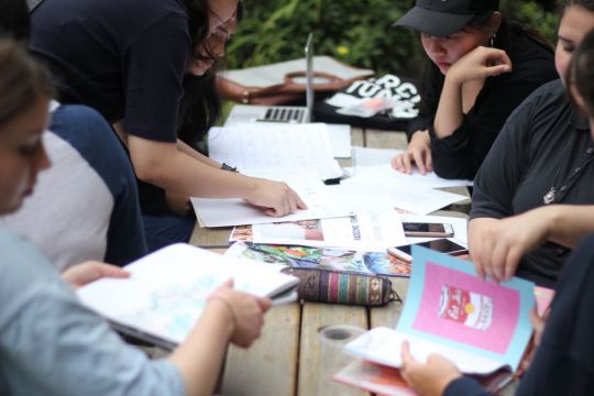 university-of-the-arts-london-london-college-of-communication-students-working-on-the-cookbook-at-cafe-at-jamyang-august-2017-photo-by-alissa-metchnik