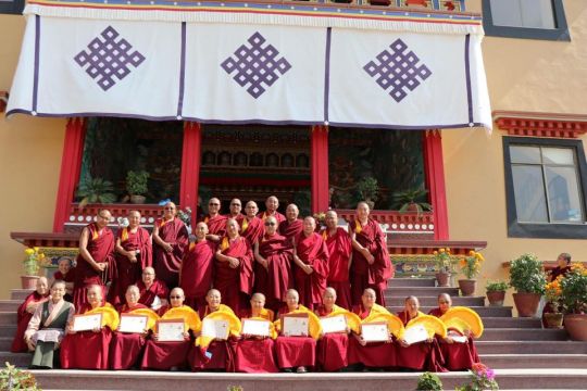geshe-las-and-nangsel-from-tibetan-nuns-project-and-nuns-from-thukche-cho-ling-nunnery-and-jamyang-choling-institute-and-geshemas-at-kopan-nunnery-nepal-Nov-2018-pic-by-kopan-nunnery