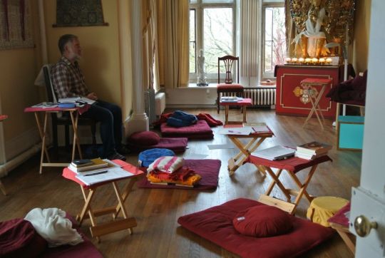 engaged-in-meditation-during-the-land-of-joy-lamrim-retreat-in-uk-november-2018-photo-by-retreatants