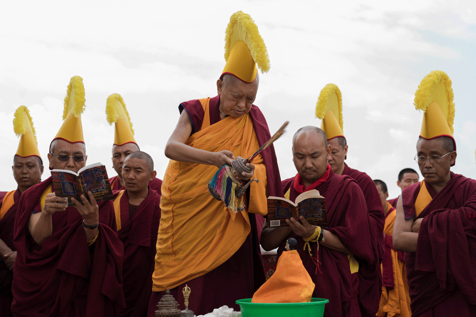 High Lamas in Kathmandu Perform Coordinated Incense Puja to Mitigate COVID-19