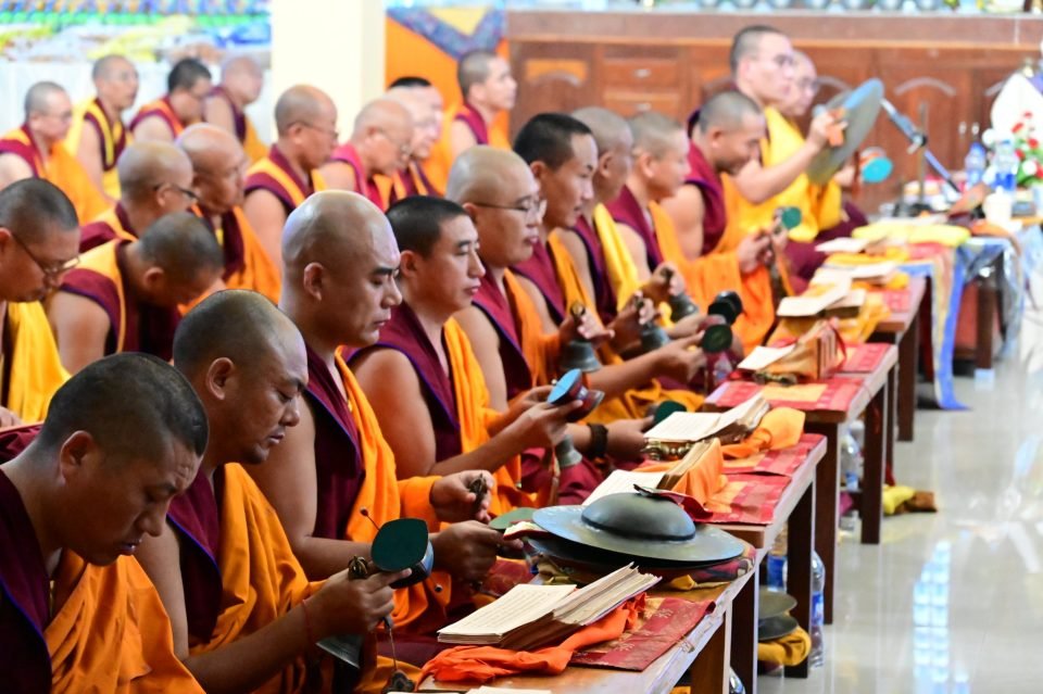Rejoice in Amazing Prayers on Chokhor Duchen and Extensive Offerings to the Sangha