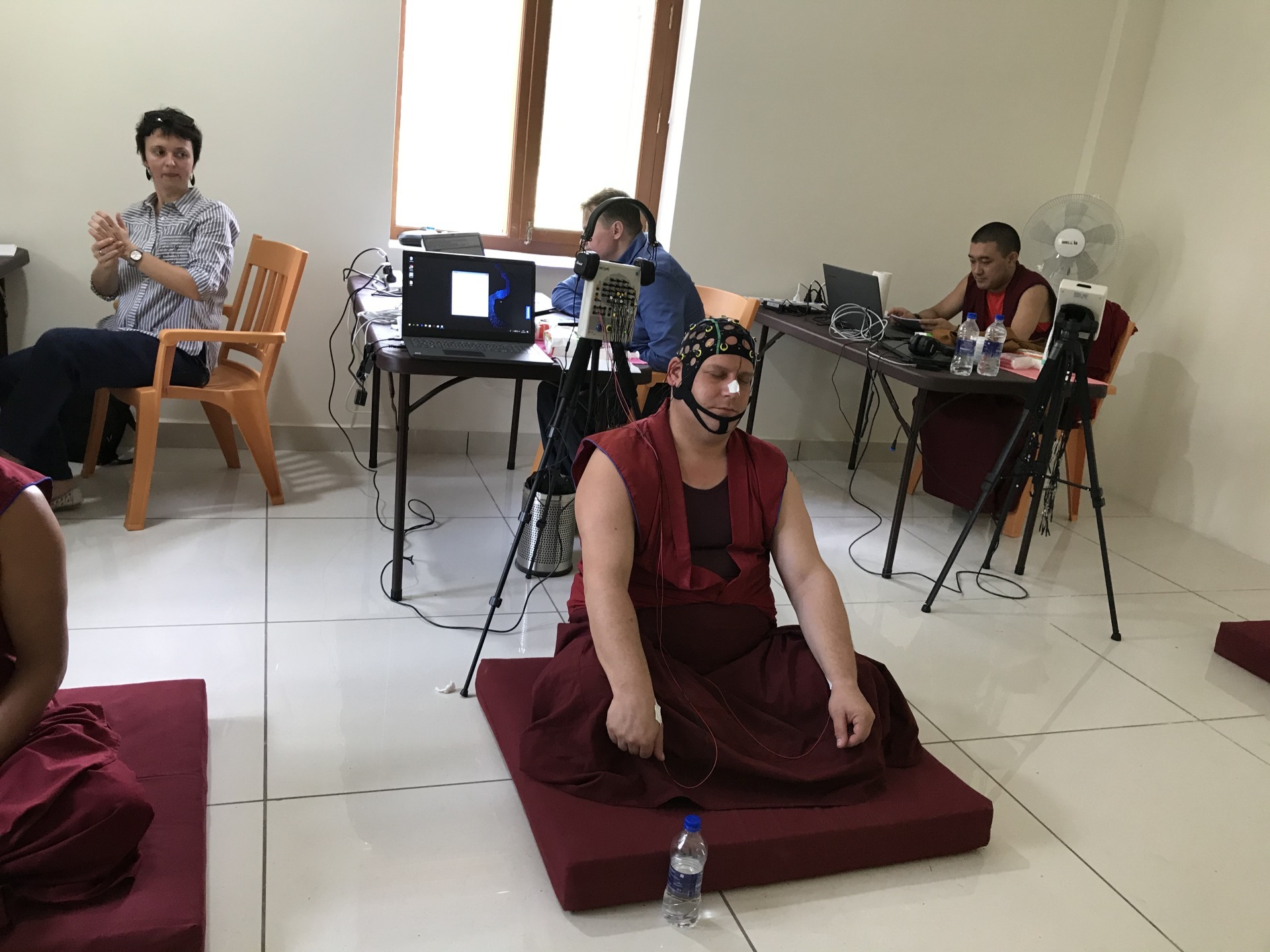 Geshe Tenzin Norbu during an EEG recording session at Tashi Lhunpo Monastery, South India. Photo courtesy of Nalanda Monastery’s YouTube channel.