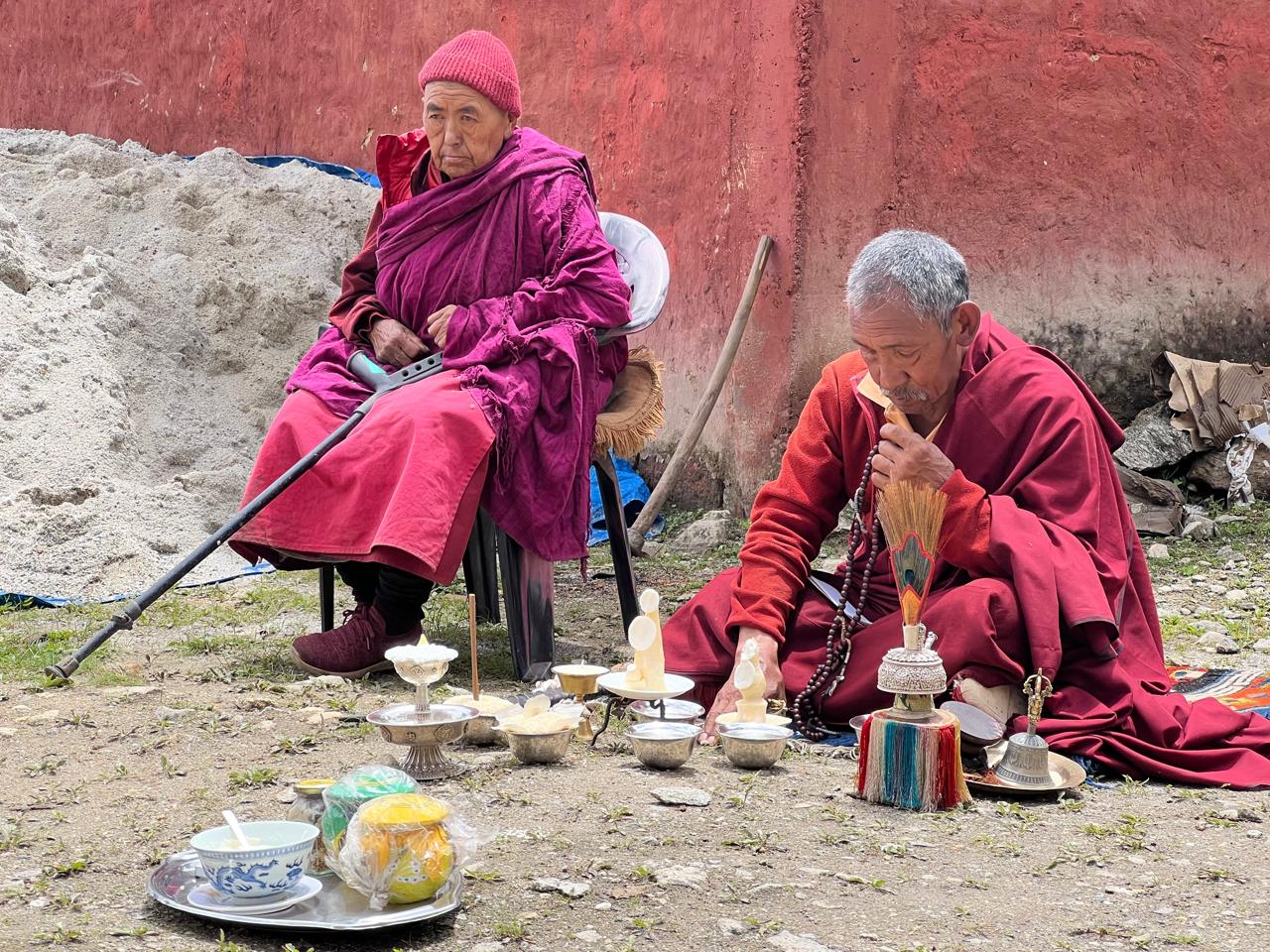 A special three-day puja was held before starting construction of Zangdog Palri.
