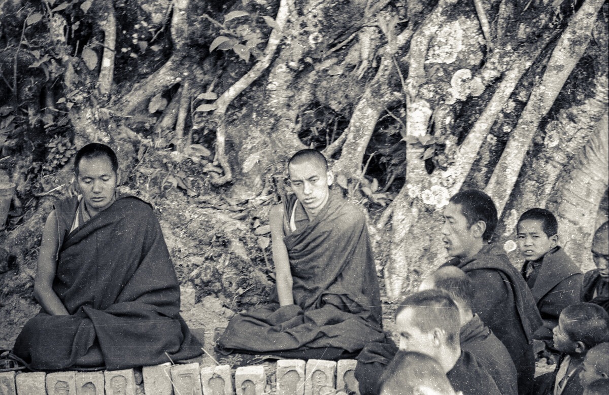 Lama Yeshe and Lama Zopa Rinpoche with students from Mount Everest Centre and Pasang Tsering Lama, 1974, Kopan Monastery. Photo by Ursula Bernis. Courtesy of the Lama Yeshe Wisdom Archive (LYWA).