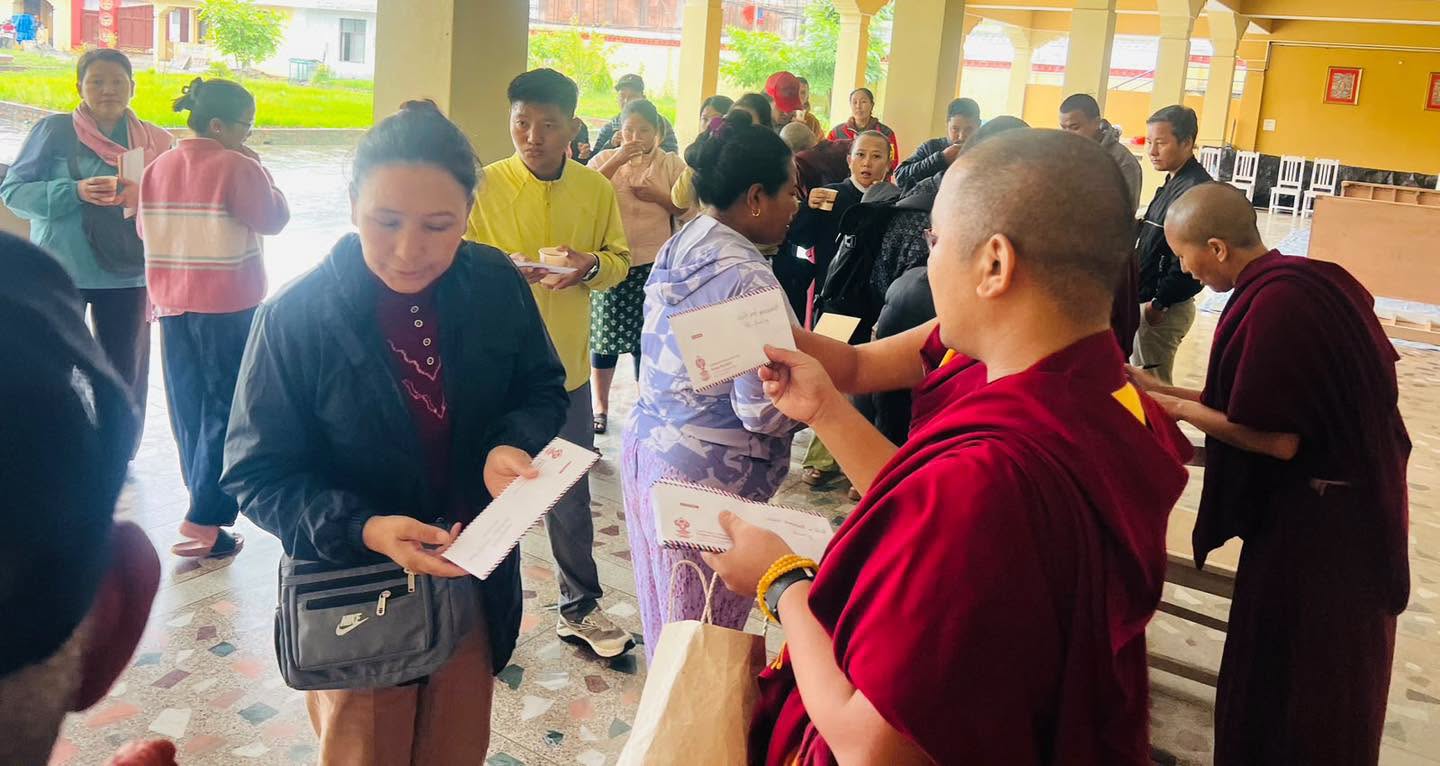 Kopan representatives providing direct assistance to affected families, September 25.
Source: Kopan Monastery Facebook page.