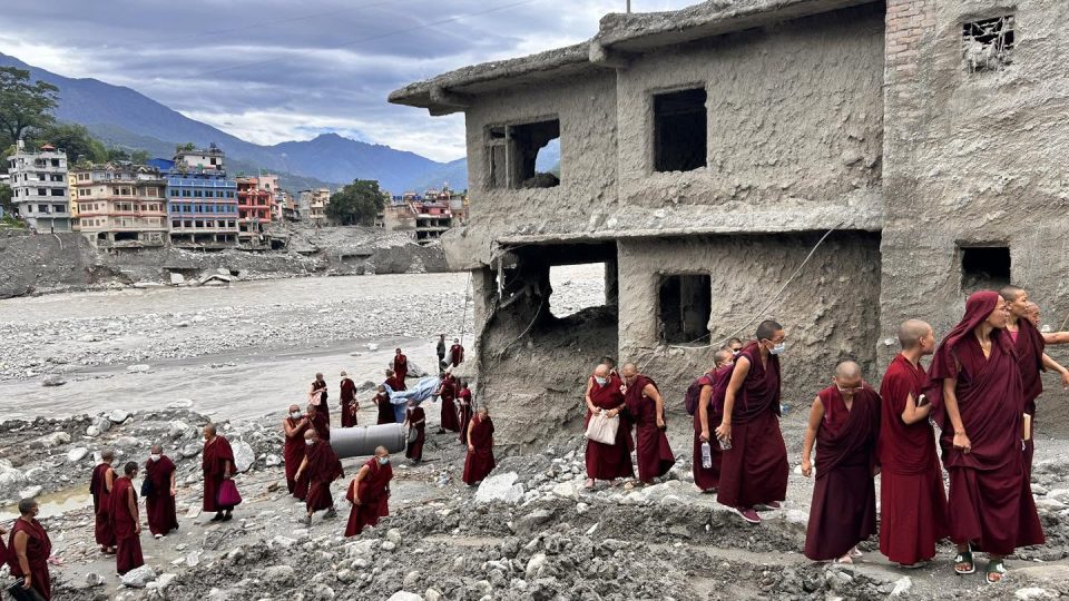 Kopan Sangha after performing a Fire Puja dedicated to the victims of Rasuwa floods, September 11. Source: Kopan Monastery School Facebook page.