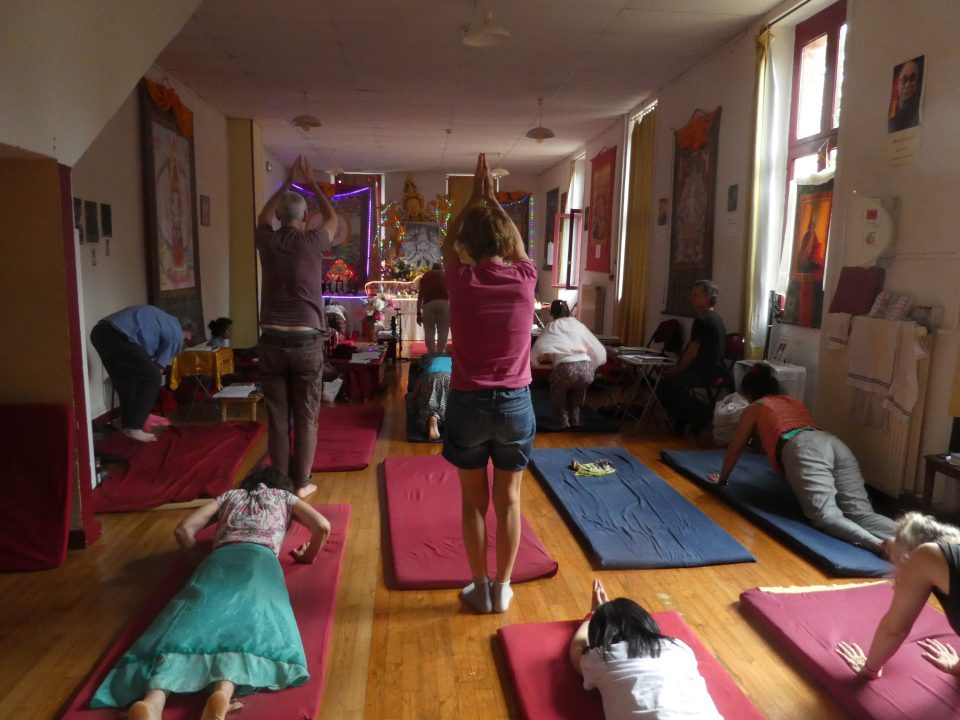 Participants in the 2025 Nyung Nä retreat at IVY during a prostration session. Photo courtesy of Institut Vajra Yogini.