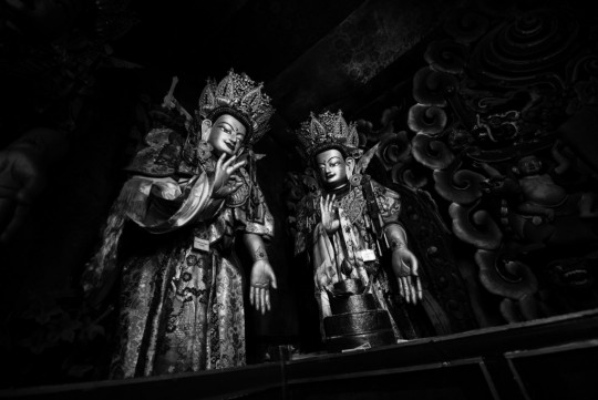 Statues of two of the Eight Bodhisattvas in Sera Je's assembly hall, Sera Monastery, Lhasa, Tibet, 2014. Photo by Matt Lindén.