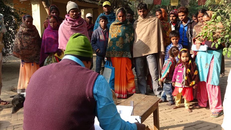 maitri-staff-distributing-tuberculosis-medicine-at-maitri-charitable-trust-january-2018-by-phil-hunt