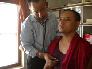Allopathic doctor giving check-up at Tashi Lhunpo Health Care Center. Photo courtesy of Tashi Lhunpo Monastery.
