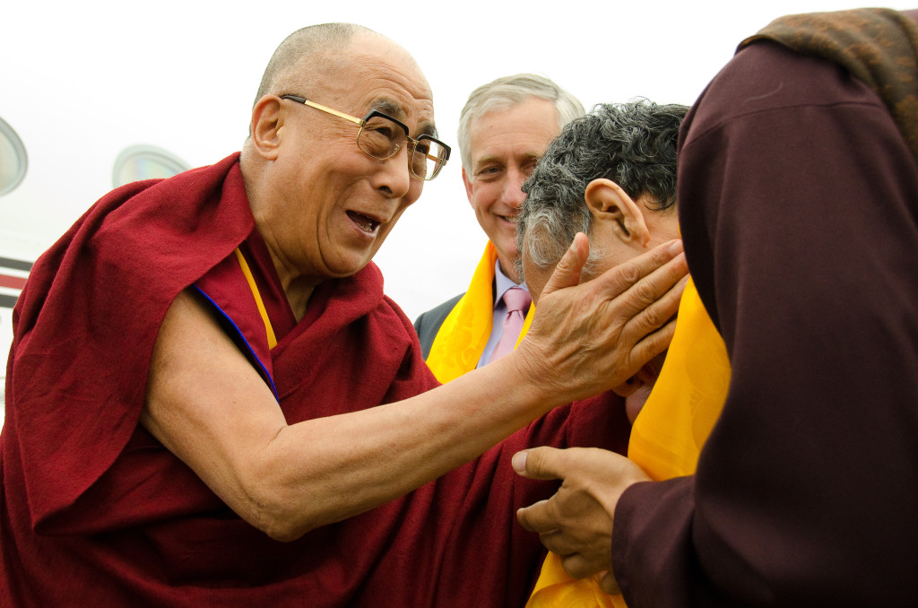 His Holiness the Dalai Lama being greeted at the Portland airport by Yangsi Rinpoche, president of Maitripa College, and Charlie Hales, mayor of Portland, Oregon, U.S., May 2013. Photo by Marc Sakamoto.