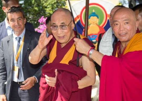 His Holiness the Dalai Lama with Geshe Tenzin Tenphel and Fabrizio Pallotti at Istituto Lama Tzong Khapa, Pomaia, Italy, June 10, 2014. Photo courtesy of Dalai Lama Italia on Facebook.