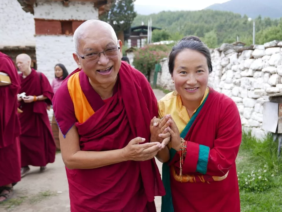 https://fpmt.org/wp-content/webp-express/webp-images/uploads/teachers/zopa/obituary/110-Khandro-Tseringma-Rinpoche-was-heartbrokenher-eyes-filled-with-tears-of-sorrow-960x721.jpg.webp